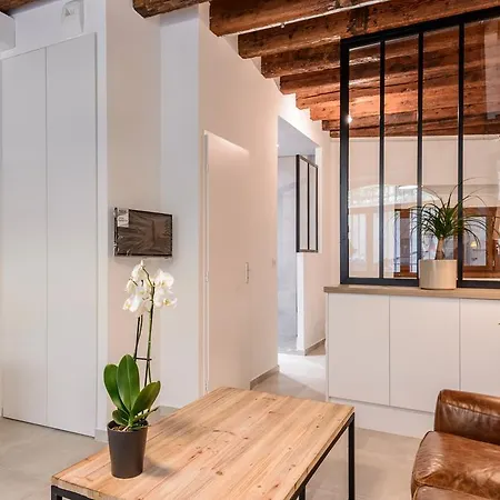 Luckey Homes - Montee Du Garillan Apartment